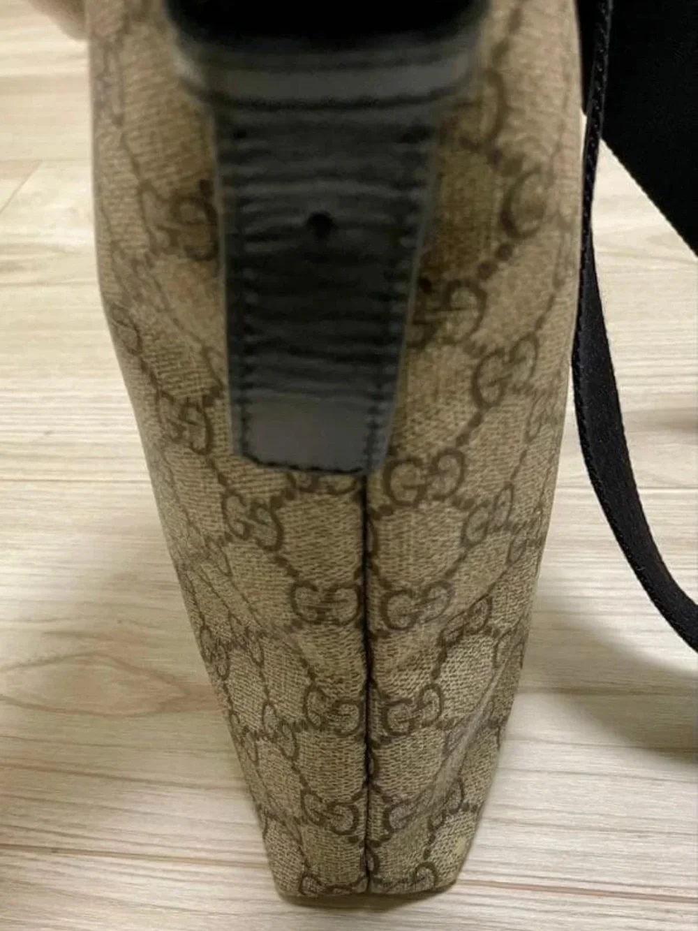 Gucci messenger bag